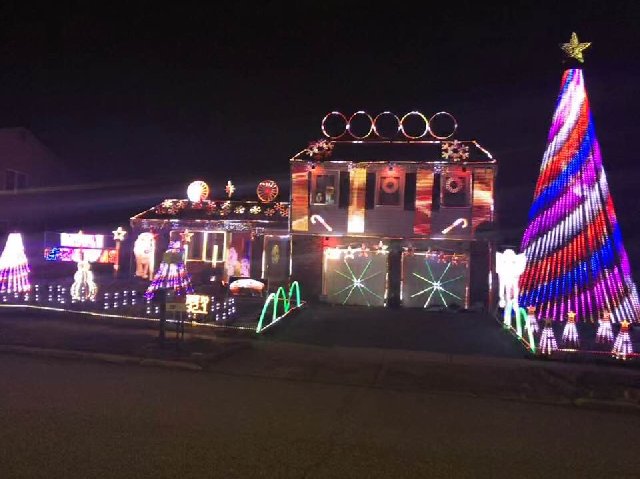 Colonial Drive Lights — Christmas lights in Langhorne, PA
