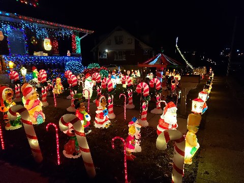 3998 Washington Ave — Christmas lights in Cincinnati, OH