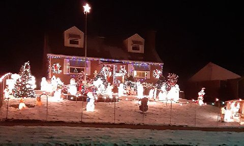9295 Montoro — Christmas lights in Mount Healthy, OH