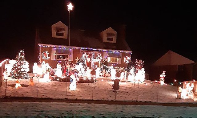 9295 Montoro — Christmas lights in Mount Healthy, OH
